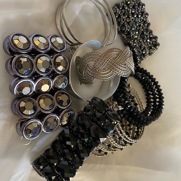 Bracelets - Picture 2 of 5